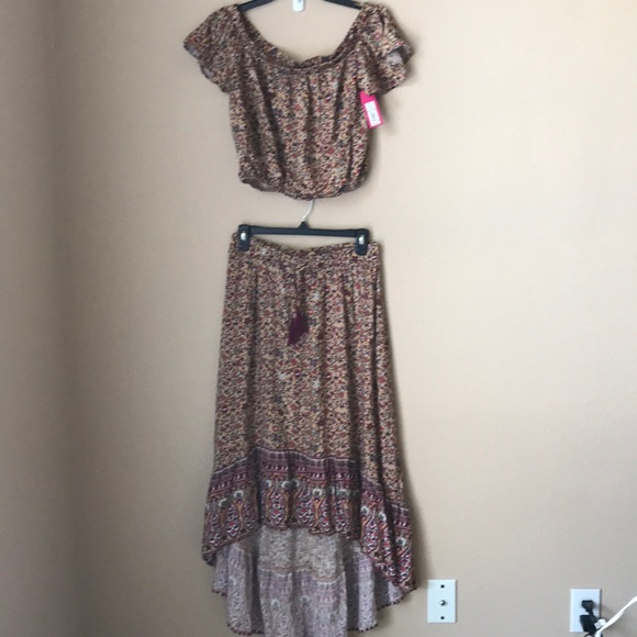 Xhilaration Dresses & Skirts - Xhilaration Crop Top & Asymmetrical Skirt Set Xhilaration Dresses & Skirts - Xhilaration Crop Top & Asymmetrical Skirt Set